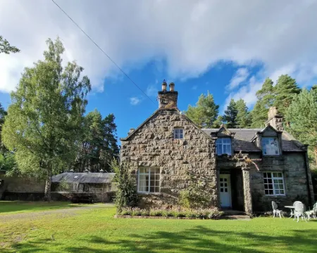 Cambus O' May Traditional Highland Hotel Hotels in Ballater