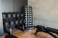 Peak 12 Hotel - gimnasio