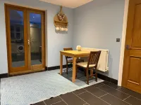 Charming Cottage Room with Garden Views in Bedford