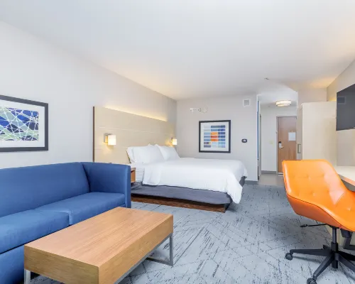 Holiday Inn Express & Suites MEDFORD by IHG Hotels in Medford