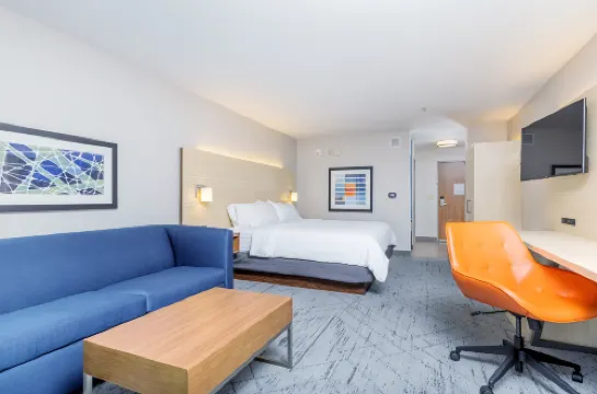 Holiday Inn Express & Suites MEDFORD by IHG