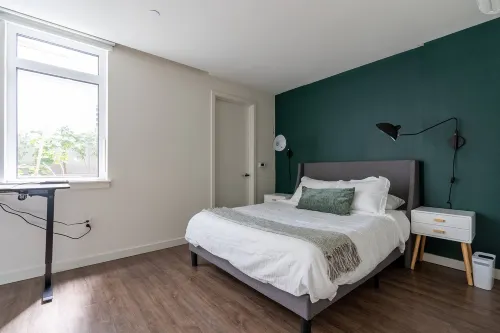 2BR TH | Gym, Balcony | Bellevue Parkside L