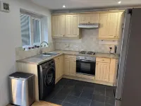 Private Double Bed Bathroom Hydro Pool Part Share Home with Host Hotels in Wigan