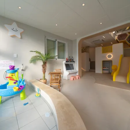 Gyeongju Four Kids Pool Villa Отели рядом с достопримечательностью «Храм Голгулса»