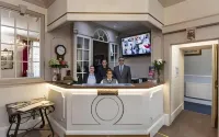 Lancaster Court Hotel - parking