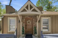 Lakefront -Heated Pool -EV Charger -Dock -Fire Pit -Kayaks -Game Room