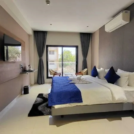 The Blues Hotel Golden Glory, Rajkot