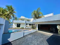 Luxury Beachfront House - ビーチサイド