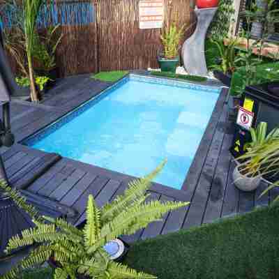 Luxury 2-Bedroom Apartment Near or Tambo with Private Garden & Heated Pool Fitness & Recreational Facilities