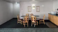 Economy Inn & Suites
