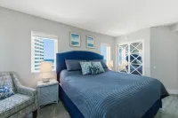 STUNNING 4TH FLOOR GULF FRONT CORNER UNIT with bunk beds - Beach