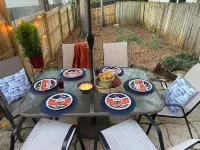 JET'S HANGAR:  WALKABLE, PET-FRIENDLY, RENOVATED Game Day Townhome!