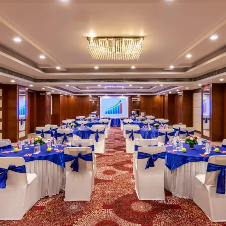 Lords Plaza Jaipur Отели рядом с достопримечательностью «Лекционный зал Birla Auditorium»