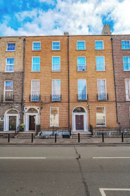 Iveagh Lodge Hotel a 