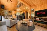 Camp David 1 Bedroom Home by NW Comfy Cabins