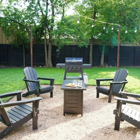 Stay at The Oak - Downtown New Braunfels Getaway