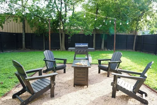 Stay at The Oak - Downtown New Braunfels Getaway