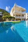 Family House with Pool & Sea View - Wifi