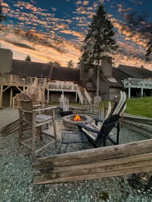 Just minutes from Beech Mtn Ski Resort /Townhome /Fire Pit & Fireplace / Pets OK