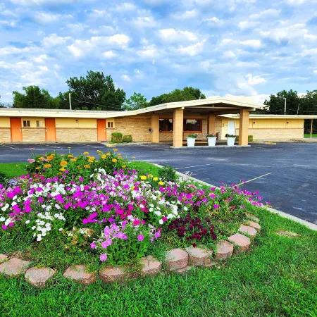Americas Best Value Inn Iola Отели в г. Айола