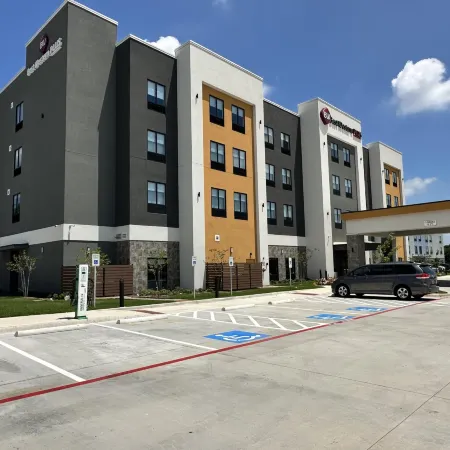 Best Western Plus Fair Park East Отели рядом с достопримечательностью «Парк Ярмарок»