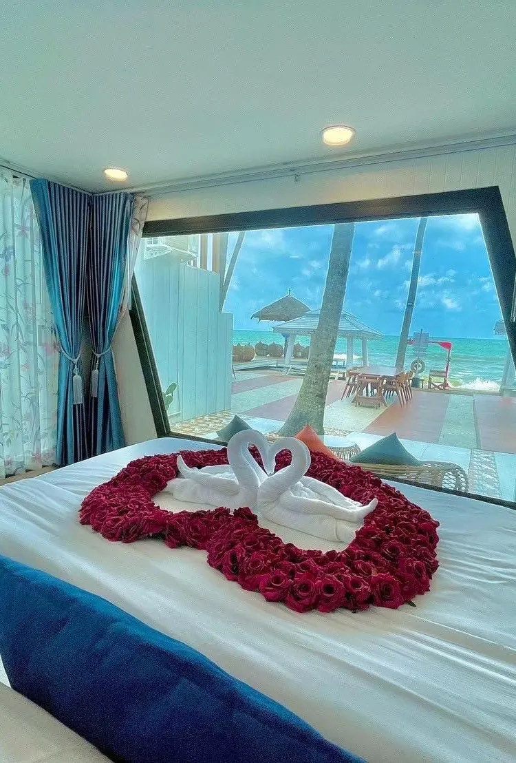 ห้องดีลักซ์ เตียงใหญ่ 1 เตียง วิวทะเล