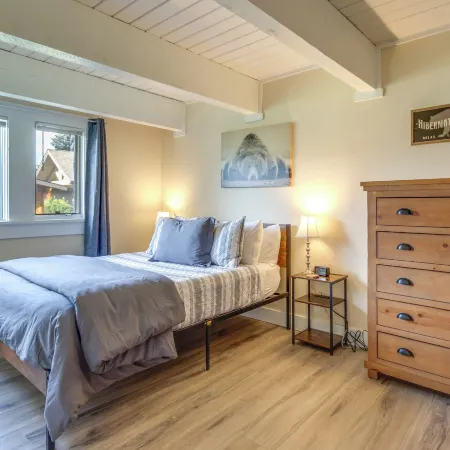Cozy Condo Near Golf, 7 Mi to Big Sky Resort!