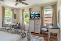 Creekside Escape- Kayaks, Paddleboards, Hot Tub, Sauna & Fire Pit - 4-Star