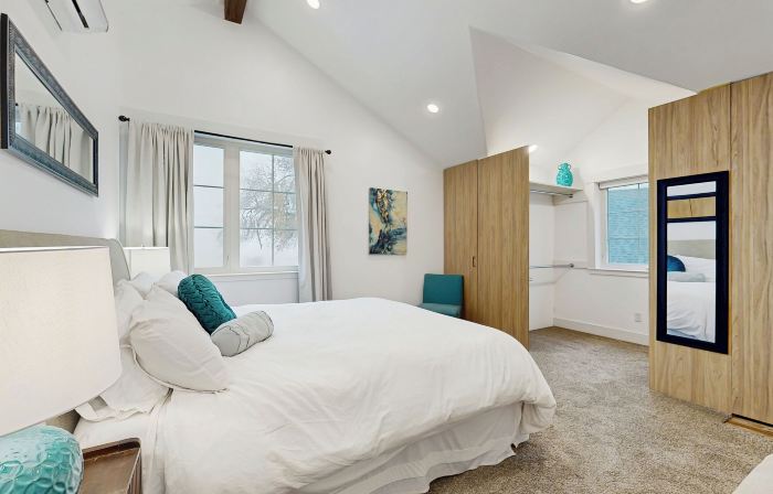 Home w/ Farmstyle Loft & Views, Mins to Dtwn