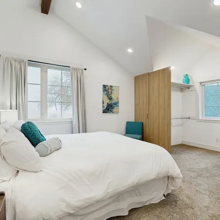 Home w/ Farmstyle Loft & Views, Mins to Dtwn