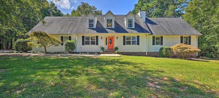 2 Mi to Clemson: Central Villa w/ Deck, Near Lakes Hotels in Pickens County