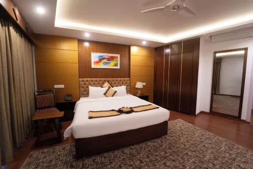 Paragon Hotel & Resort - 3-Star