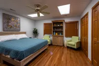 The Downtown Omaha Oasis- over 10,000 sq ft includes arcade & rooftop w/ hot tub - balcony