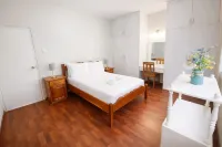 Stylish 1-bed Opposite Queens Park Savannah - Homestays