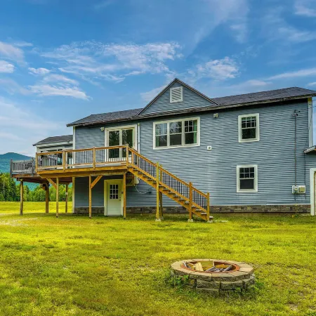 Mountain-view Maine Cabin: Ski, Hike & Bike!