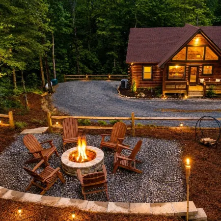 July-Aug Dates Open- Sleeps 8; 8 Min to Downtown - Hot Tub, Game Rm, Firepit