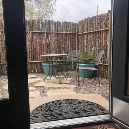 Clean & Comfy Casita with Super Fast WiFi, A/C, Private Patio and Parking.