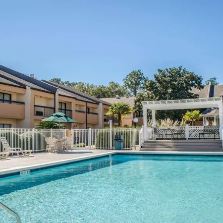 Quality Inn & Suites Pensacola Bayview