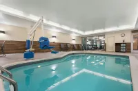 Fairfield Inn & Suites Charlottesville Downtown/University Area - Swimmingpools