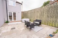Beautiful 3 Bed Cottage - Hot Tub & Free Parking - Jacuzzi