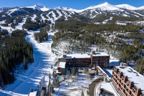 Cozy Ski-In/Out Studio In Building 4 | Kitchen | Hot Tubs, Dog Friendly - Jacuzzi