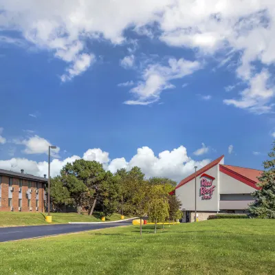 Red Roof Inn Milwaukee – Airport/ Oak Creek Hotels near Milwaukee Airport-Trains