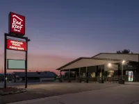 Red Roof Inn Vermillion - U of South Dakota - parking