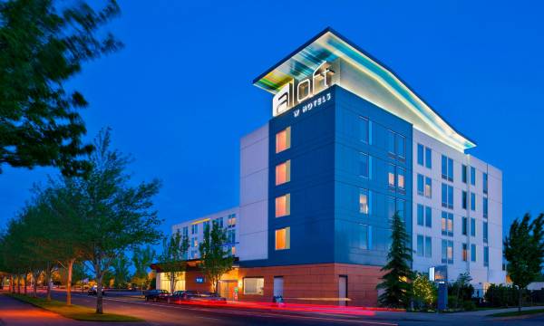 Aloft Portland Airport at Cascade Station