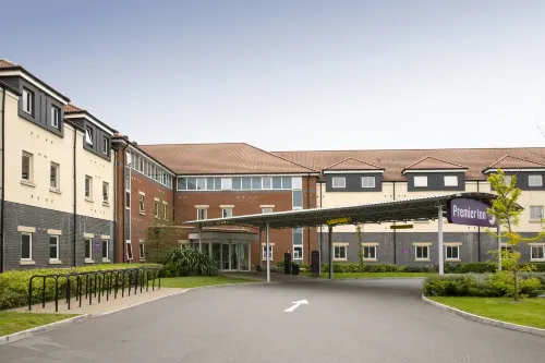 Premier Inn London Heathrow Airport (M4/J4) Hotel - parking