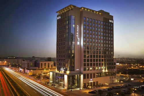 Centro Waha Riyadh Hotel - สระว่ายน้ำบนดาดฟ้า