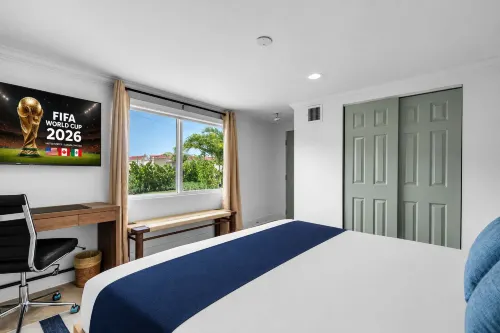 Heated Pool 4BR Sleeps 12 · 6 Min to Dania Beach - 2-Star