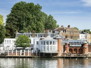 The Mitre, Hampton Court