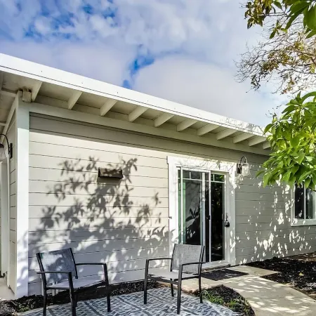 Cozy West oakland cottage with Air Conditioning