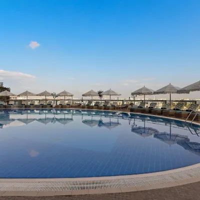فندق نوفوتيل أبو ظبي غايت Hotels near محمية بحيرة الوثبة